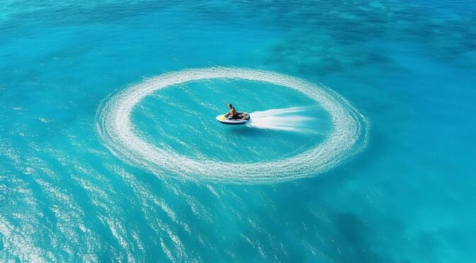 Jetboards en Elektrische Surfplanken: De Toekomst van Spectaculaire Watersport