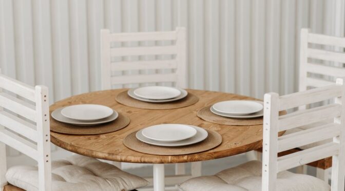 Tips voor een landelijke houten eettafel in huis